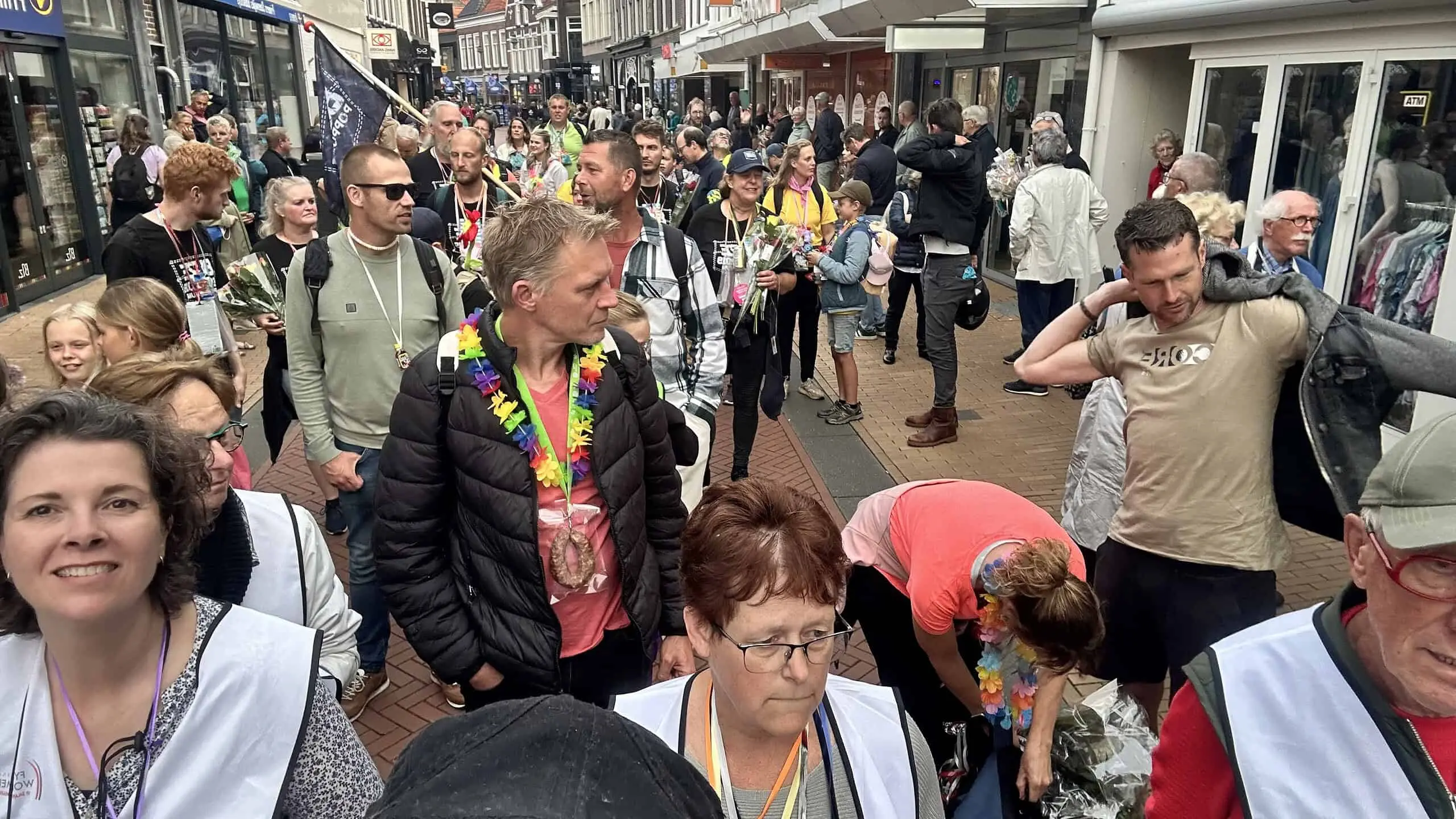 Avondvierdaagse Steenwijk – foto Dirk Brans Avondvierdaagse Steenwijk - foto Dirk Brans