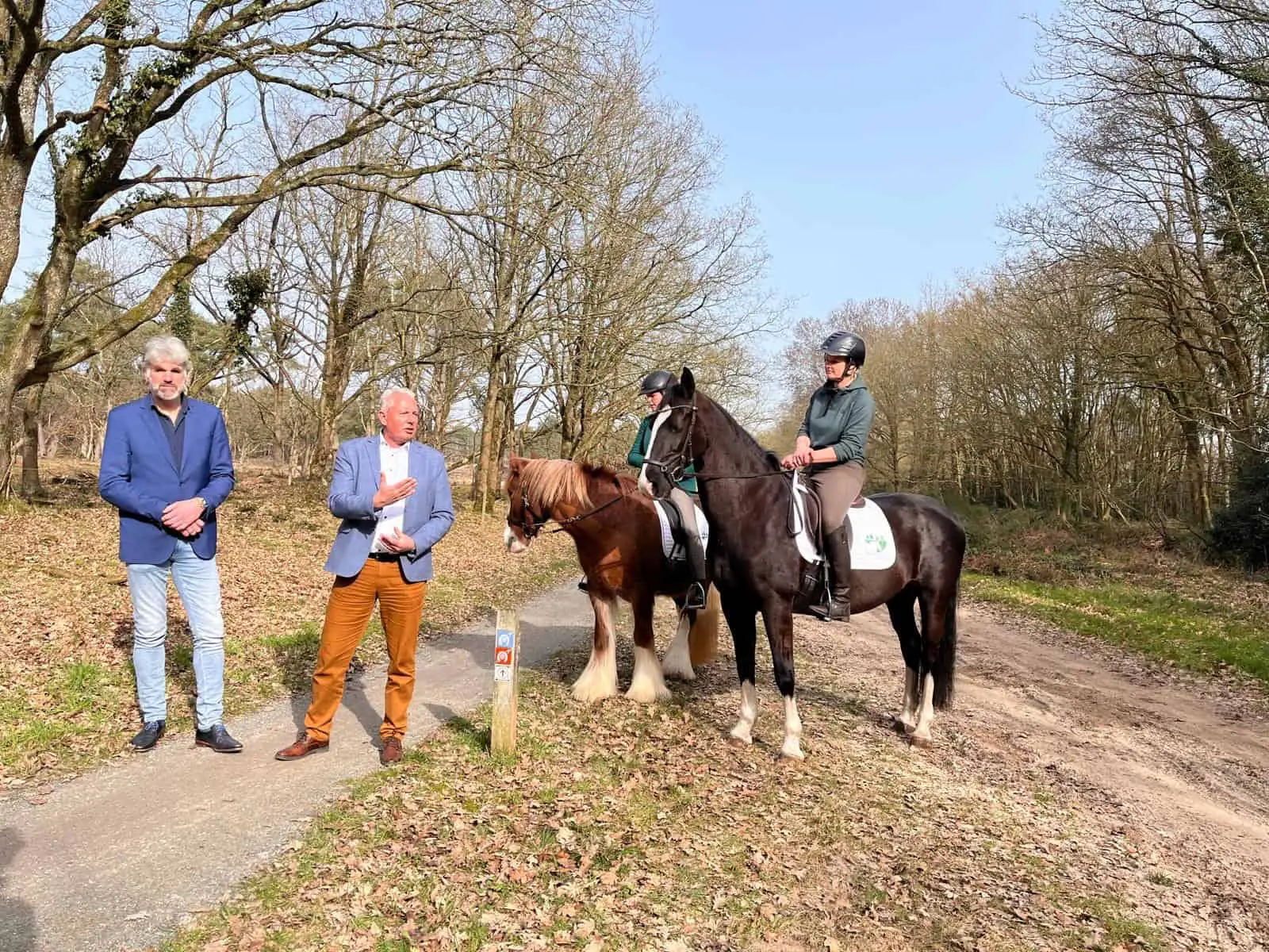 Opening ruiter en menroute Holtingerveld-Henk Emmens li en Alfred Schoenmaker – foto aangeleverd Opening ruiter en menroute Holtingerveld-Henk Emmens li en Alfred Schoenmaker - foto aangeleverd