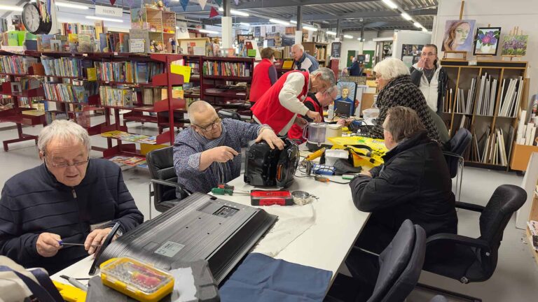 Repaircafe (foto Dirk Brans)