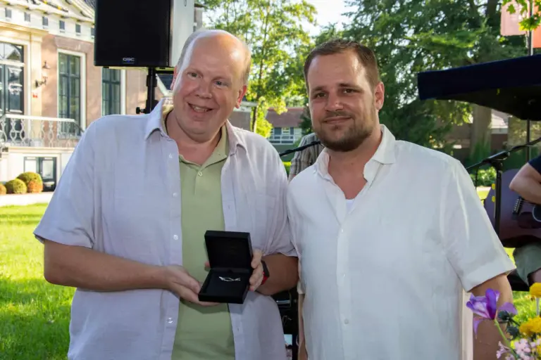 Zilveren Haring voor “stille kracht” Marry tijdens Haringparty Weststellingwerf