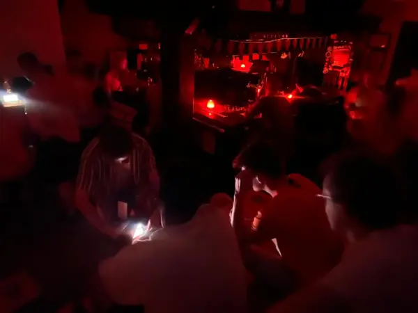 WK bij kaarslicht in Pub '84