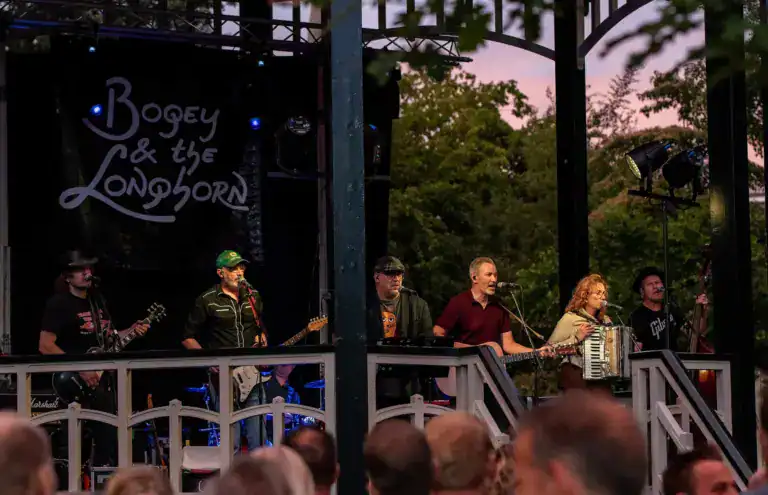 Bogey & the Longhorn trapt DYKA Live in het Park af!