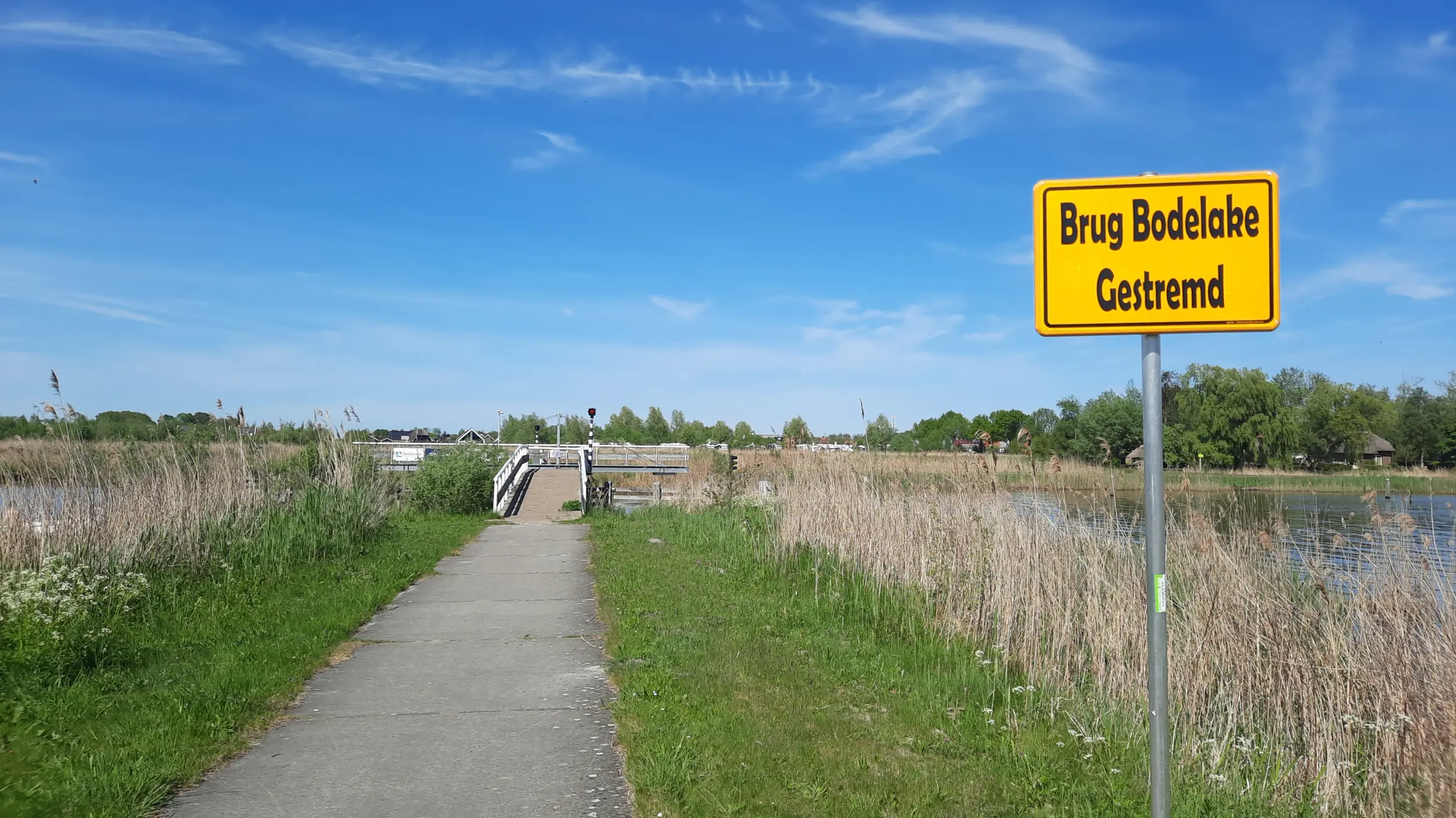 Eerdere stremming van de Bodelaekebrug (foto: Fietsersbond Steenwijkerland).