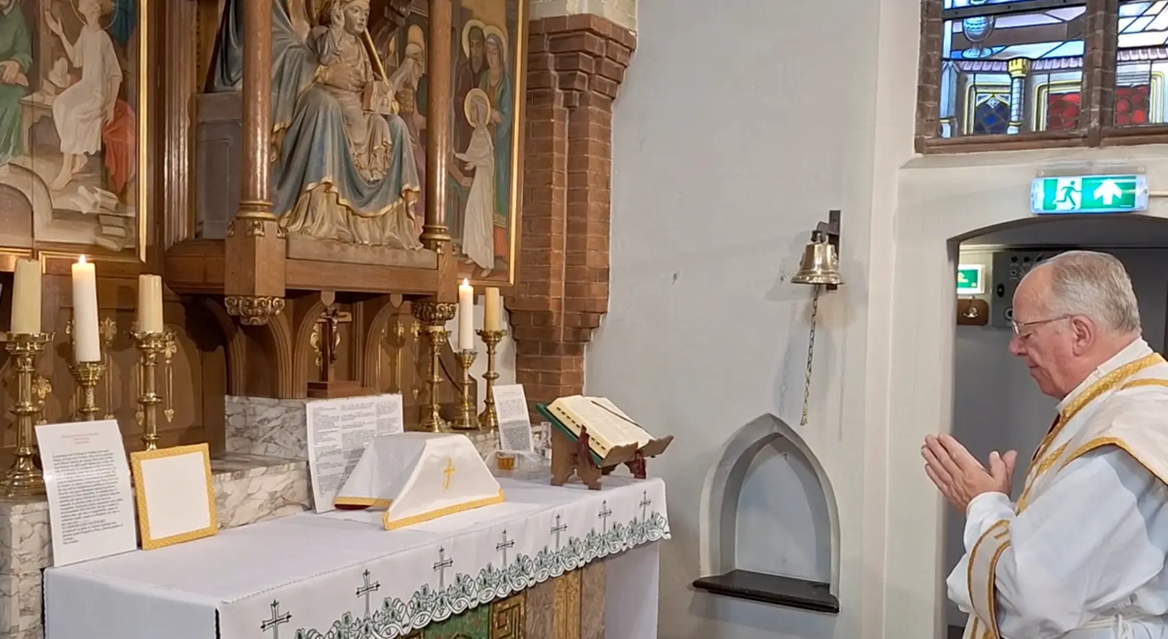 Pastor Harry van der Vegt in RK Kerk Steenwijkerwold (foto_ H. van der Vegt)(1)
