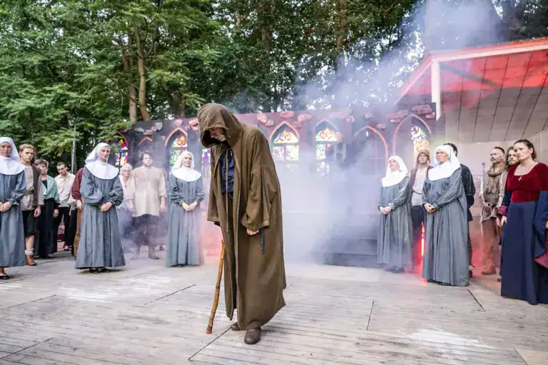 Indrukwekkende première voor Theaterspektakel Ridders & Juffers van het Zwarte Water