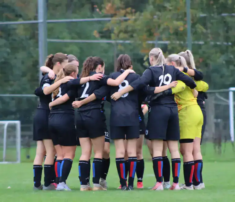Voetbalpool levert SV Oosterwolde Dames 1 maar liefst 740 euro sponsorgeld op