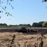 Trekker en akker in Paasloo verbrand (foto De Werven)