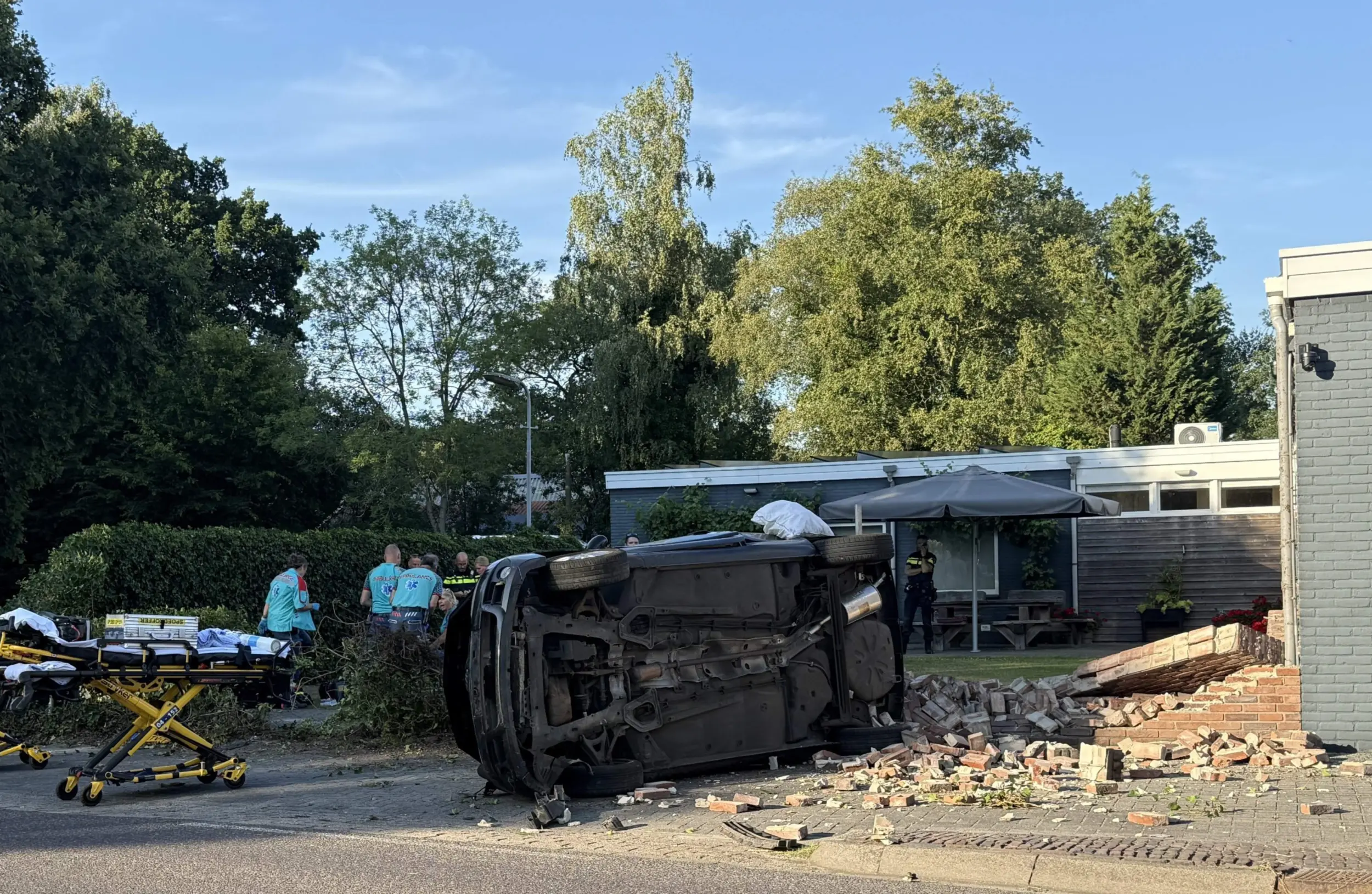 Auto tegen muur BTBmedia