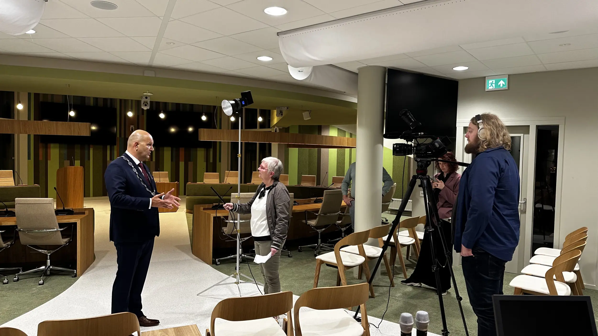 Ria van Hien interviewt de burgemeester (Foto: Dirk Brans).
