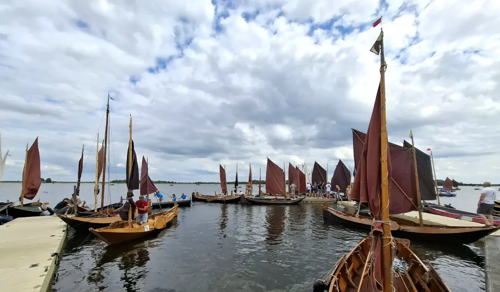 Indrukwekkend schouwspel van zeilpunters op het Bovenwiede