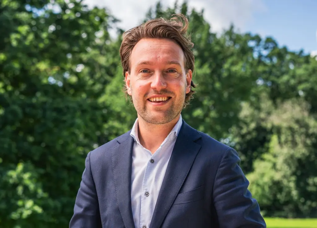 Wethouder Melvin Smit preekt in Protestantse kerk Oldemarkt