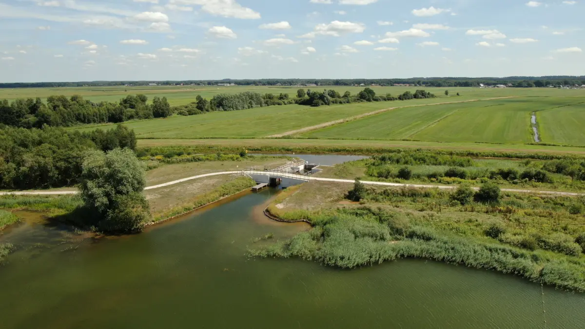 De sluis tussen het Eesermeer en de Steenwijker Aa (foto Dirk Brans)