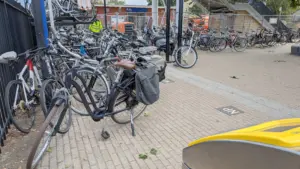 Fietsenstalling buiten Station Steenwijk Foto De Werven