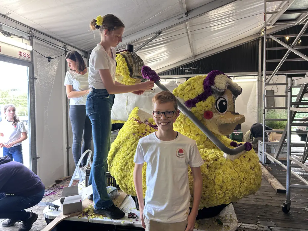 Nieuwe generatie voor Corso Frederiksoord: ‘Het bloemenprikken is het leukst’