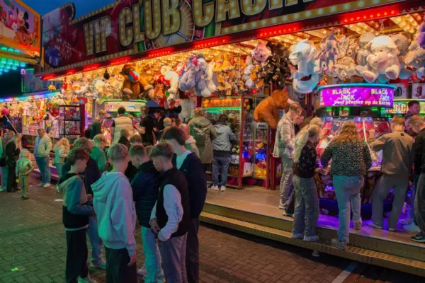 Kermis tijdens het Lindefestival 2026