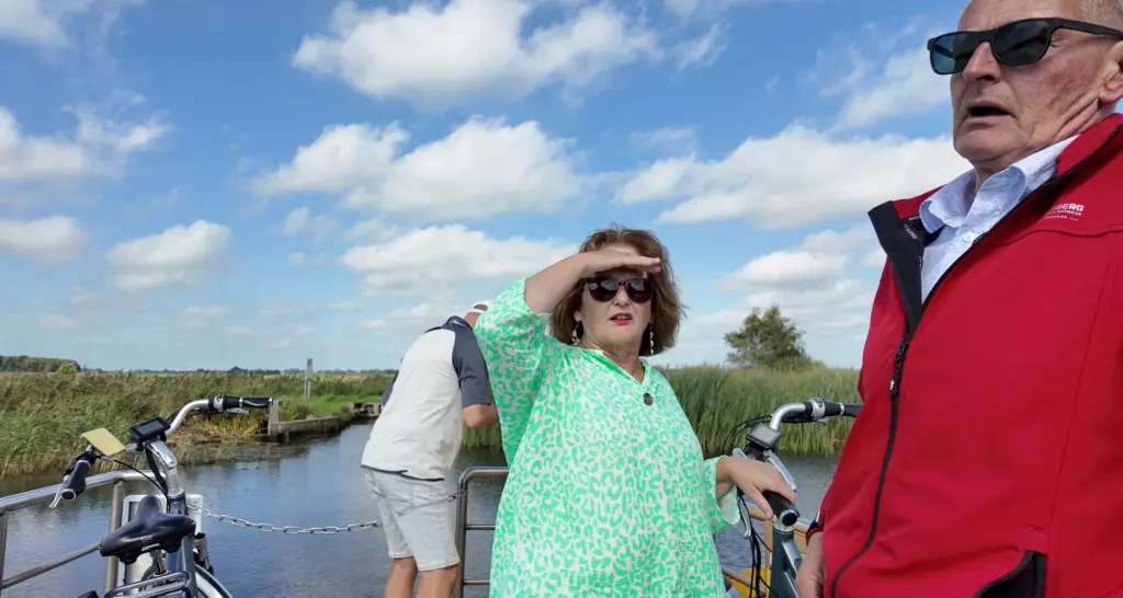 Varen met het pontje over De Lende vergt lange adem