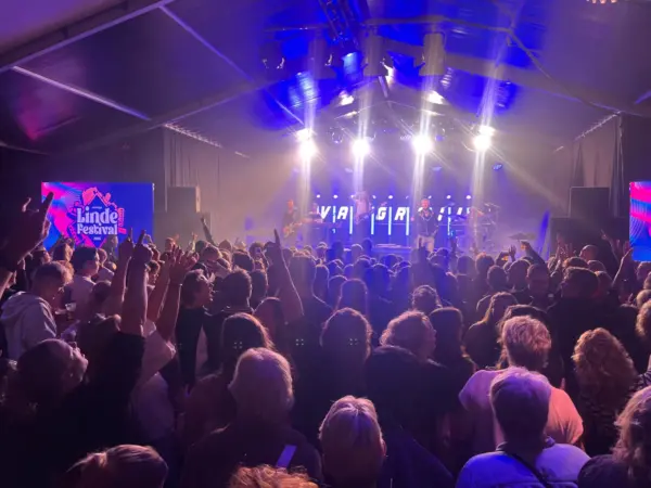 De band Vangrail speelt op het Lindefestival 2026