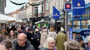 In de loop van de middag werd het steeds drukker in de Steenwijkse binnenstad (foto: De Werven)