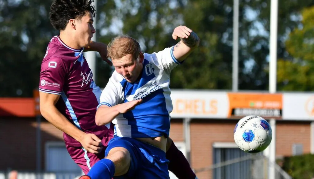 Mooi duel in de wedstrijd WHC - Olde Veste (foto: Jacob Westra).