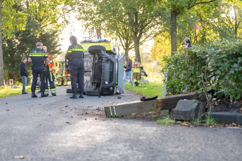 Brommobiel kantelt bij wegversmalling in Donkerbroek