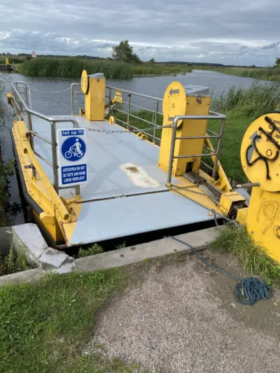 Pont aan ketting met nieuw bord foto De Werven