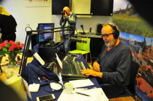 Dirk Brans in actie in de studie (Foto: Eigen foto).